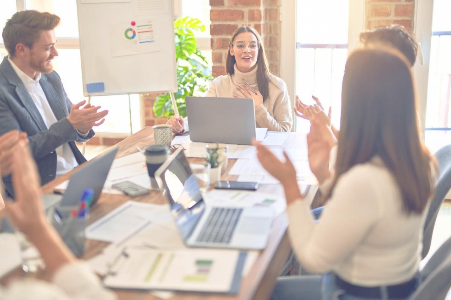 Ofisimizde ekip toplantısı ve çalışma anı